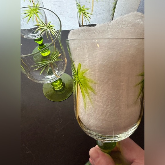 Set of 8 Hand painted & Hand carved/etched Palm Tree glass ware. - Picture 13 of 16